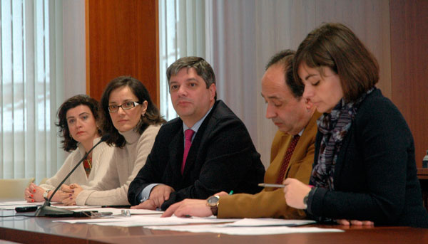 Concendidos 102.000 euros en tres meses para los ex-trabajadores de Puertas Norma Concendidos 102.000 euros en tres meses para los ex-trabajadores de Puertas Norma