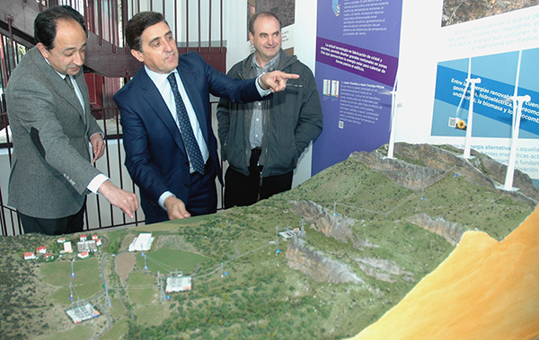 Una maqueta para explicar la generación de electricidad con aerogeneradores Una maqueta para explicar la generación de electricidad con aerogeneradores