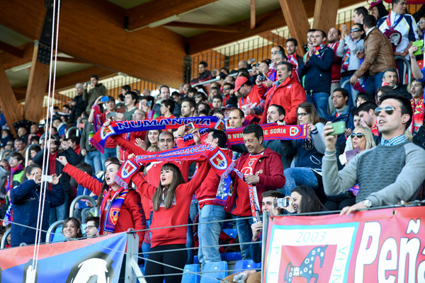 La afición numantina responde a la campaña de abonados La afición numantina responde a la campaña de abonados
