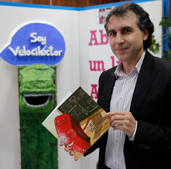 De Benito celebra su publicación número 100 De Benito celebra su publicación número 100