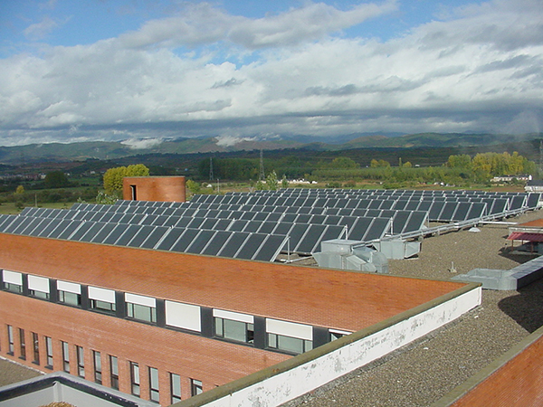 La Junta ahorra 1,5 millones en sus hospitales gracias a los paneles solares La Junta ahorra 1,5 millones en sus hospitales gracias a los paneles solares