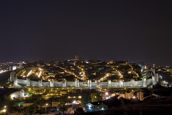 Castilla y León ha acogido a 2,4 millones de turistas hasta agosto Castilla y León ha acogido a 2,4 millones de turistas hasta agosto