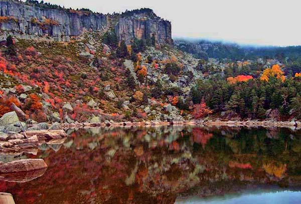 Ruta gratuita de senderismo para conocer los colores del otoño en la Laguna Negra Ruta gratuita de senderismo para conocer los colores del otoño en la Laguna Negra