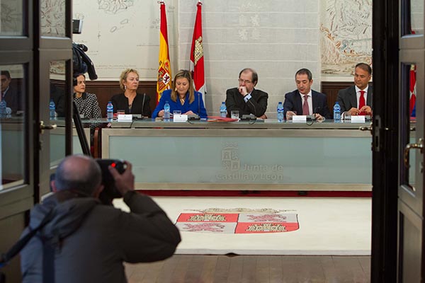 Herrera preside el primer Consejo Financiero que pone en marcha la Lanzadera Financiera Herrera preside el primer Consejo Financiero que pone en marcha la Lanzadera Financiera