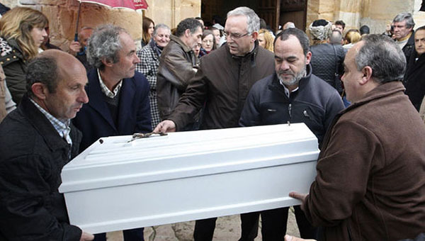 La madre de la niña asesinada en Vitoria se recupera en el hospital de Burgos La madre de la niña asesinada en Vitoria se recupera en el hospital de Burgos