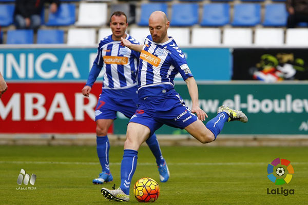 El Alavés afianza su liderato en la Liga Adelante El Alavés afianza su liderato en la Liga Adelante