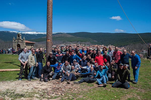 Pinares se reúne en torno a la pingada de Mayo Pinares se reúne en torno a la pingada de Mayo