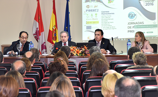 La Junta apuesta por la FP dual para mejorar la experiencia de alumnos en empresas La Junta apuesta por la FP dual para mejorar la experiencia de alumnos en empresas