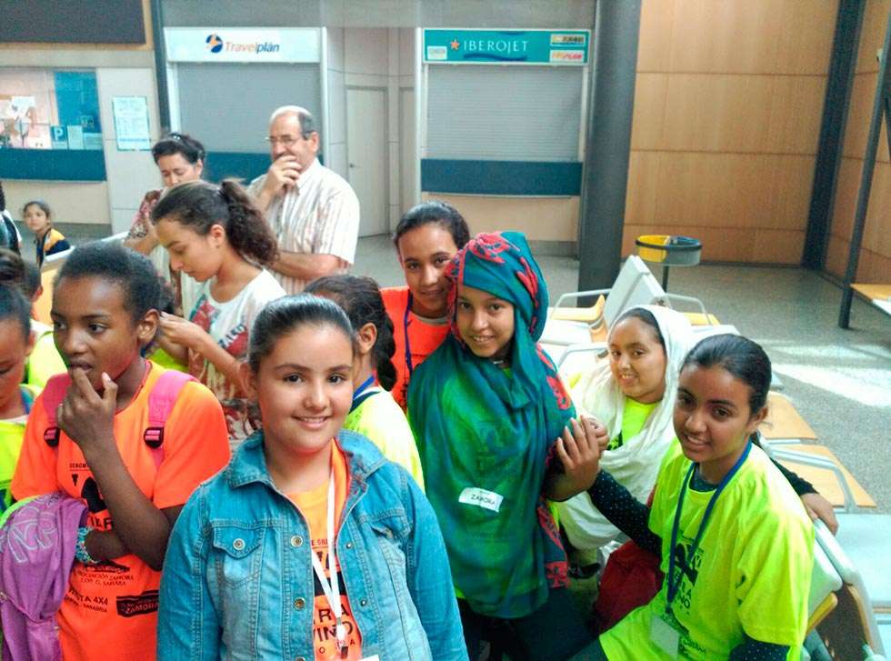 Familias castellano-leonesas acogen este verano a 260 niños refugiados saharauis Familias castellano-leonesas acogen este verano a 260 niños refugiados saharauis
