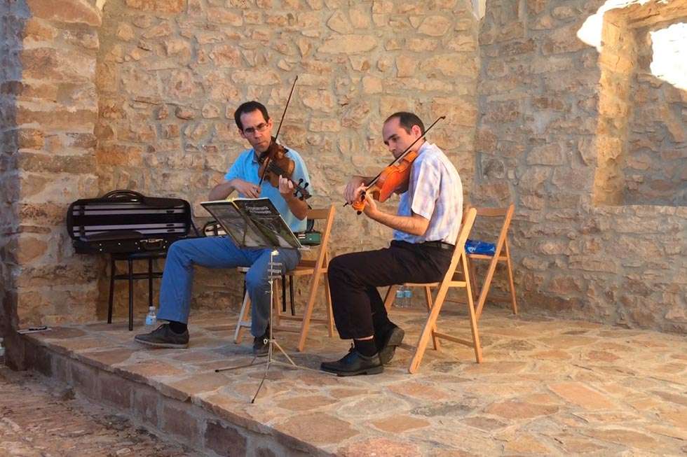"Voces y violines" para inaugurar un espacio cultural en Carrascosa de la Sierra "Voces y violines" para inaugurar un espacio cultural en Carrascosa de la Sierra