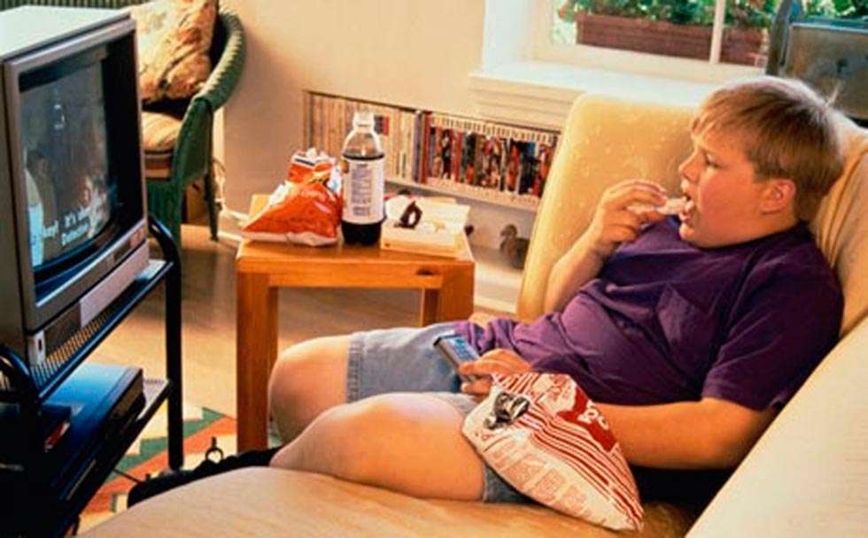 Seis de cada diez niños de la Comunidad ven la tele o manipulan móvil cuando comen Seis de cada diez niños de la Comunidad ven la tele o manipulan móvil cuando comen