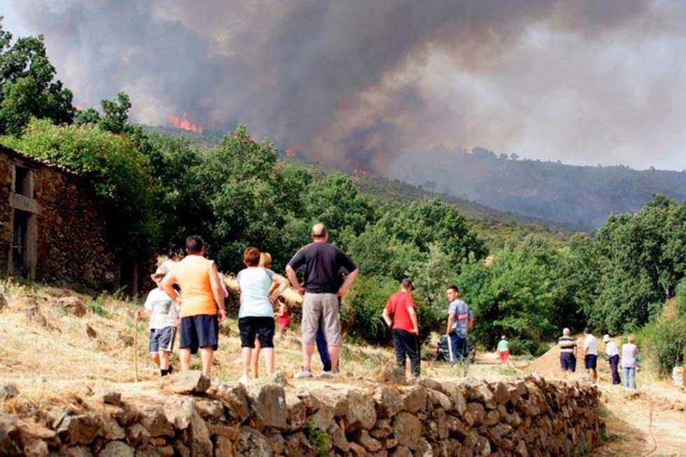 El PSOE culpa a la Junta de la magnitud de los incendios en época de "peligro bajo" El PSOE culpa a la Junta de la magnitud de los incendios en época de "peligro bajo"