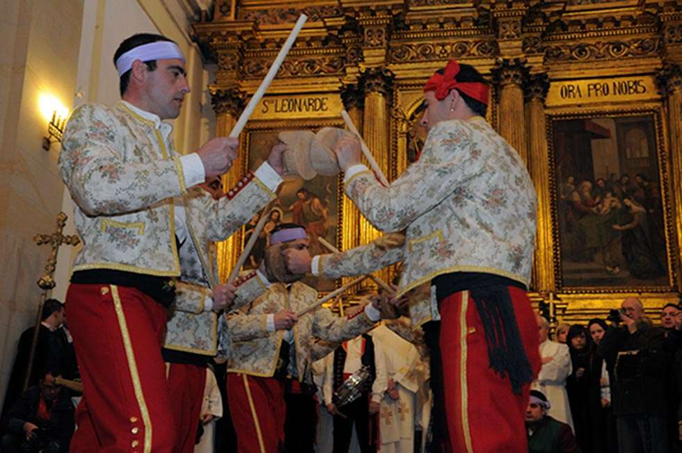 San Leonardo de Yagüe vuelve a danzar al son del paloteo San Leonardo de Yagüe vuelve a danzar al son del paloteo