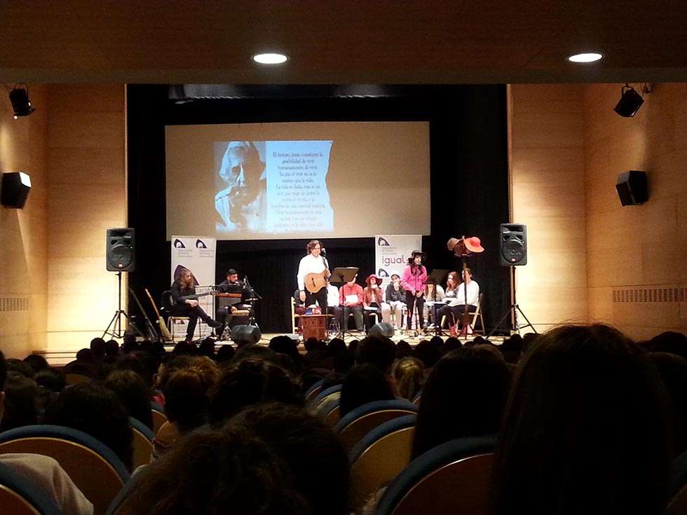 Doscientos alumnos asisten al concierto "Las sin sombrero" Doscientos alumnos asisten al concierto "Las sin sombrero"