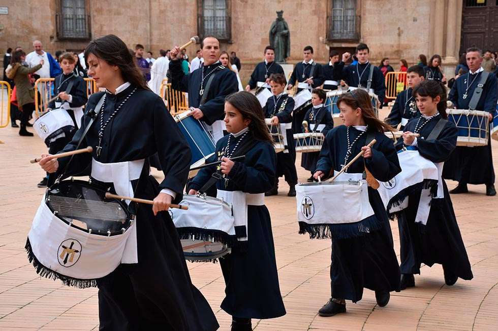 Catorce cofradías anuncian la Semana Santa en Almazán Catorce cofradías anuncian la Semana Santa en Almazán