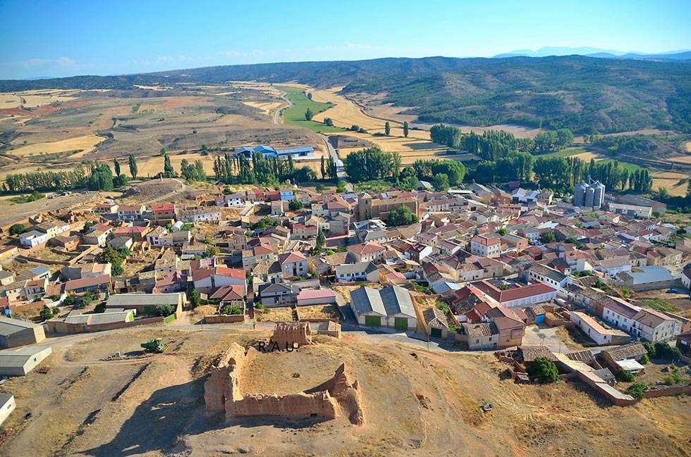 Taller internacional de arqueología y arquitectura fortificada medieval Taller internacional de arqueología y arquitectura fortificada medieval