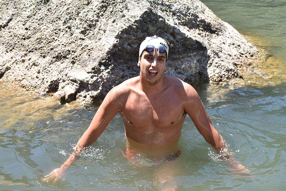 Iván San Ginés vuelve a ganar la travesía a nado de la Laguna Negra Iván San Ginés vuelve a ganar la travesía a nado de la Laguna Negra