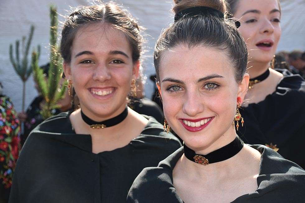 Trescientas mujeres protagonizan "la Pinochada" en Vinuesa Trescientas mujeres protagonizan "la Pinochada" en Vinuesa