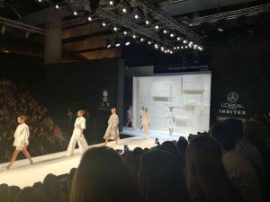 Lola Glamour enseña sus muebles en el desfile en la Madrid Fashion Week Lola Glamour enseña sus muebles en el desfile en la Madrid Fashion Week