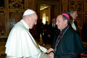 El obispo de Osma-Soria, con el Papa Francisco El obispo de Osma-Soria, con el Papa Francisco