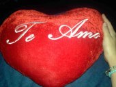 Gómara entrega almohadas del corazón a la AECC Gómara entrega almohadas del corazón a la AECC