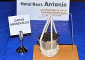 El restaurante Antonio, con "Capas Medievales", representa a Almazán en Laguardia El restaurante Antonio, con "Capas Medievales", representa a Almazán en Laguardia