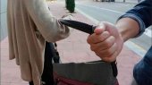 Detenido un menor que robó a una joven por el procedimiento del "tirón" Detenido un menor que robó a una joven por el procedimiento del "tirón"