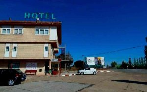 Se incendian cinco vehículos en Cadosa en un camión Se incendian cinco vehículos en Cadosa en un camión