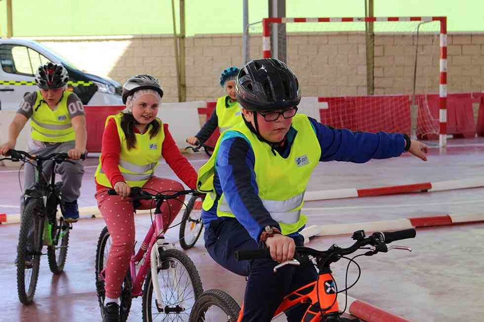 Los niños de Arcos de Jalón aprenden las normas básicas de circulación Los niños de Arcos de Jalón aprenden las normas básicas de circulación
