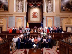 Vecinos de San Leonardo visitan el Congreso de los Diputados Vecinos de San Leonardo visitan el Congreso de los Diputados
