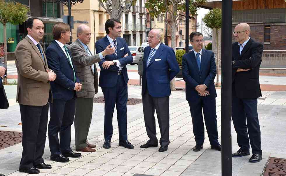 La Junta invierte más de 400.000 euros en Nueva Plaza Arbolada La Junta invierte más de 400.000 euros en Nueva Plaza Arbolada