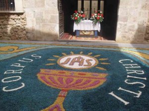 Trescientos voluntarios colaboran en alfombras florales Trescientos voluntarios colaboran en alfombras florales