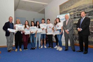 Alumnos de Santa Catalina ganan premio de II Olimpiada entreREDes Alumnos de Santa Catalina ganan premio de II Olimpiada entreREDes