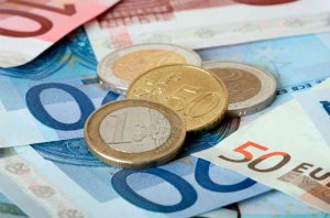 Los trabajadores dedican medio año de su sueldo a impuestos y cotizaciones Los trabajadores dedican medio año de su sueldo a impuestos y cotizaciones