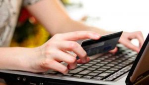 Dos jóvenes, detenidos por estafar a través de Internet Dos jóvenes, detenidos por estafar a través de Internet