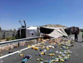 El vuelco de un trailer provoca retenciones en A-2 El vuelco de un trailer provoca retenciones en A-2