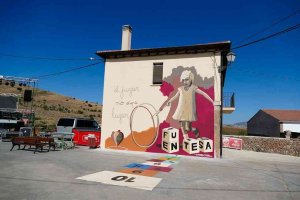 Fuentelsaz dedica un mural a sus juegos populares Fuentelsaz dedica un mural a sus juegos populares