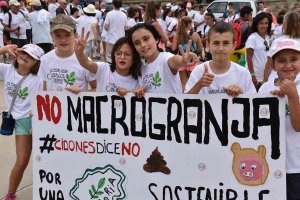 Cidones marcha contra la macrogranja porcina Cidones marcha contra la macrogranja porcina