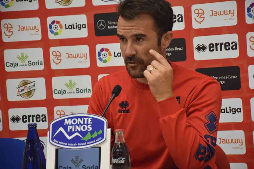 López Garai: "si no defendemos bien, es imposible ganar en El Molinón" López Garai: "si no defendemos bien, es imposible ganar en El Molinón"