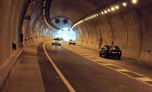 Fomento cierra el túnel de Piqueras, para mantenimiento Fomento cierra el túnel de Piqueras, para mantenimiento