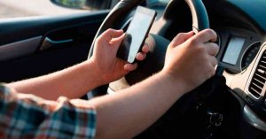 Nueva campaña de la DGT para sobre los peligros de las distracciones al volante Nueva campaña de la DGT para sobre los peligros de las distracciones al volante
