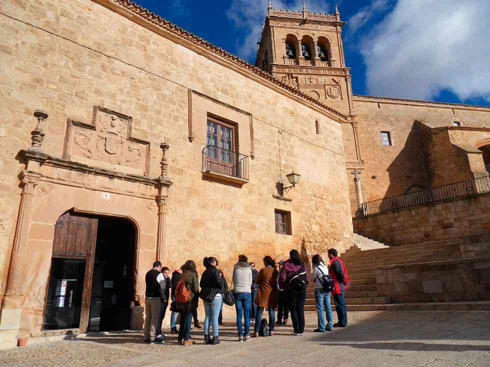 La Diputación avanza en preparativos de exposición sobre vestidos de novia La Diputación avanza en preparativos de exposición sobre vestidos de novia