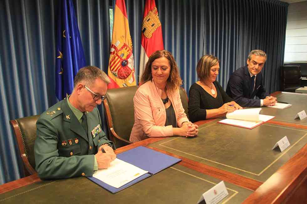 Protocolo con la Guardia Civil para reducir los delitos en el sector primario Protocolo con la Guardia Civil para reducir los delitos en el sector primario
