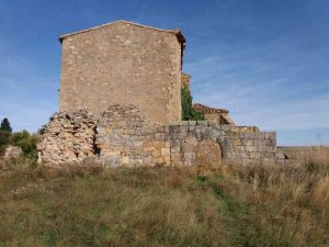 Rompen la puerta de la iglesia del despoblado de Masegoso Rompen la puerta de la iglesia del despoblado de Masegoso