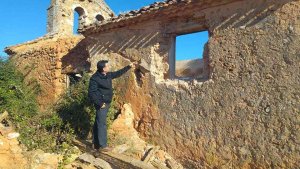 Roban piedras de sillería y rejas de la iglesia de Valdegrulla Roban piedras de sillería y rejas de la iglesia de Valdegrulla