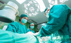 La lista de espera se reduce en 1.578 pacientes y nueve días en el último año La lista de espera se reduce en 1.578 pacientes y nueve días en el último año