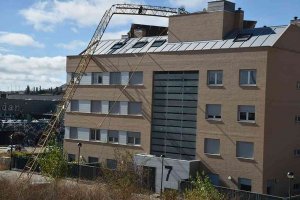El bloque de viviendas de Camaretas, dañado por caída de grúa, sin daños estructurales El bloque de viviendas de Camaretas, dañado por caída de grúa, sin daños estructurales