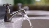 Muro, con agua embotellada para el consumo humano Muro, con agua embotellada para el consumo humano