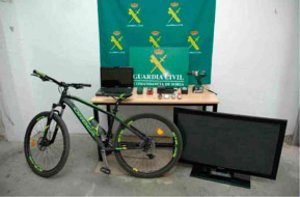 Detenidos tres jóvenes que robaron en viviendas de Las Camaretas Detenidos tres jóvenes que robaron en viviendas de Las Camaretas