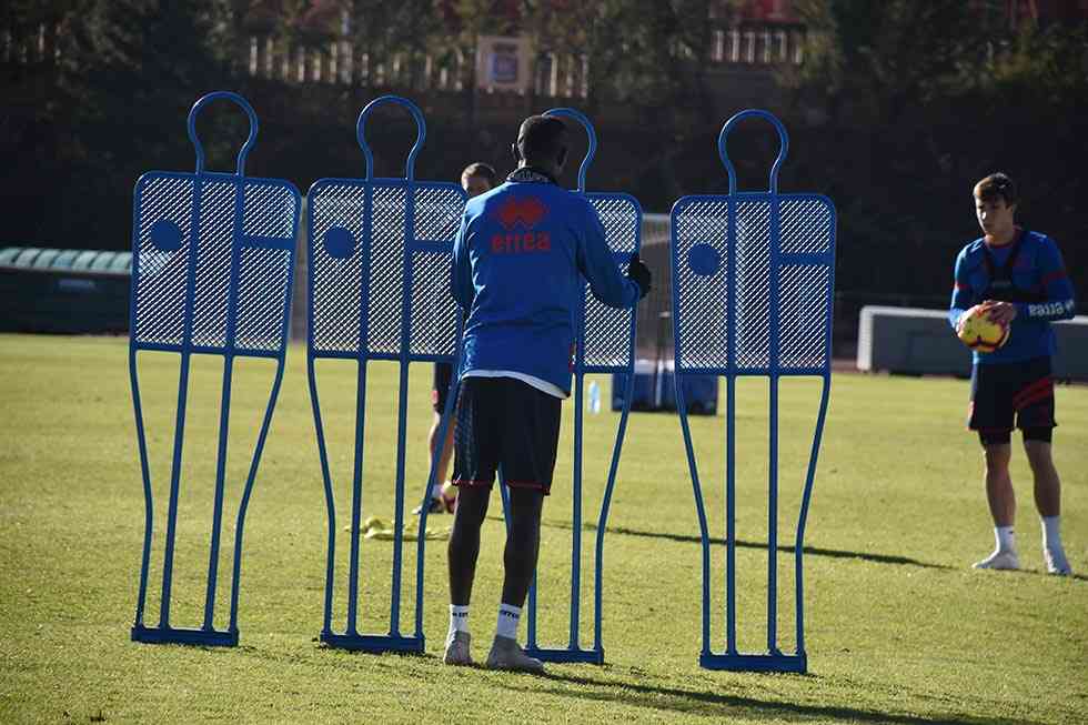 López Garai: "ellos vendrán a por el partido desde el inicio" López Garai: "ellos vendrán a por el partido desde el inicio"